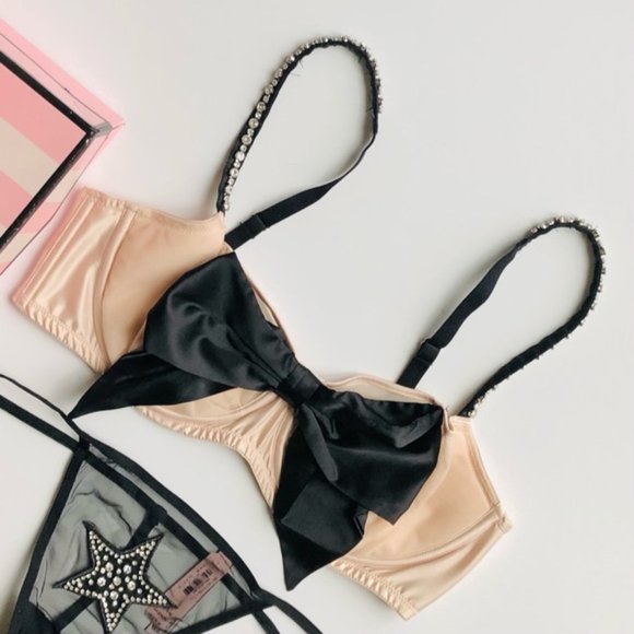 34DD LARGE Victoria’s Secret bow bra set - Picture 3 of 7